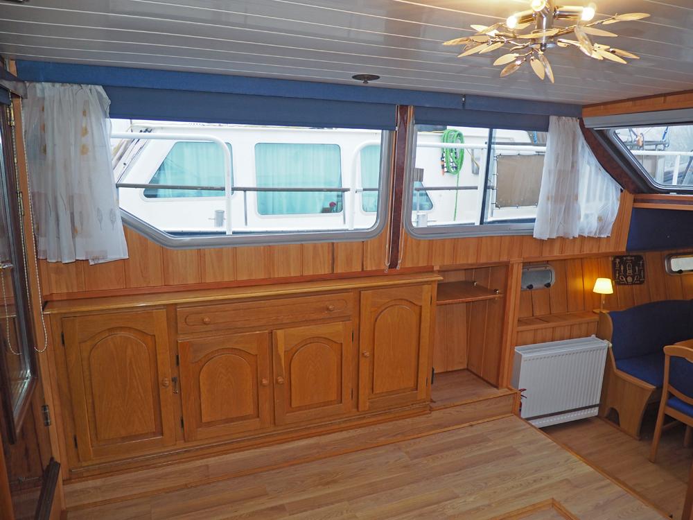 Saloon, Accommodation